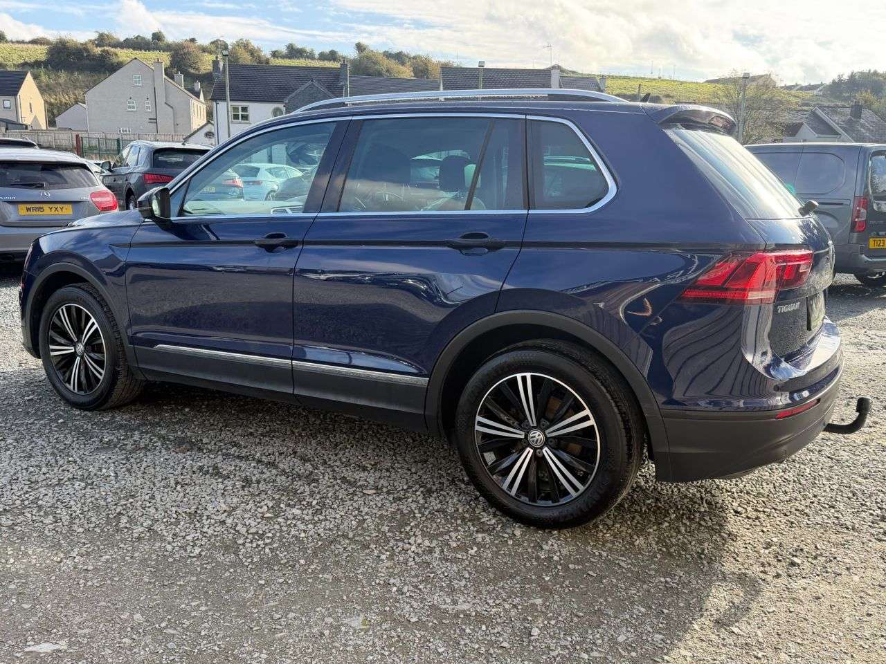 A 2017 VOLKSWAGEN TIGUAN 2.0 TDI SE Navigation SUV 5dr Diesel Manual Euro 6 (s/s) (150 ps) A 2017 VOLKSWAGEN TIGUAN 2.0 TDI SE Navigation SUV 5dr Diesel Manual Euro 6 (s/s) (150 ps)