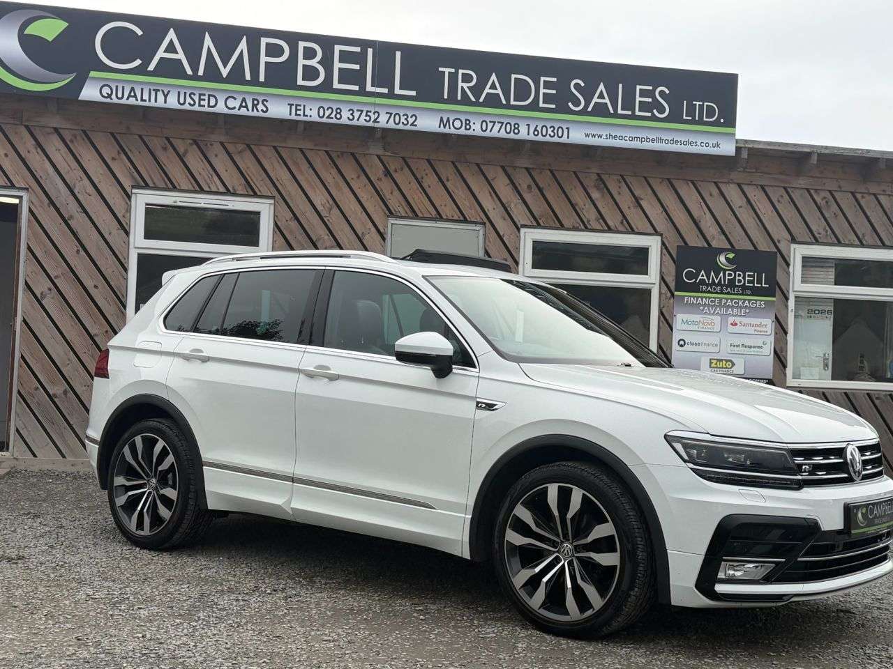 A 2017 VOLKSWAGEN TIGUAN 2.0 TDI BlueMotion Tech R-Line SUV 5dr Diesel DSG Euro 6 (s/s) (150 ps) A 2017 VOLKSWAGEN TIGUAN 2.0 TDI BlueMotion Tech R-Line SUV 5dr Diesel DSG Euro 6 (s/s) (150 ps)