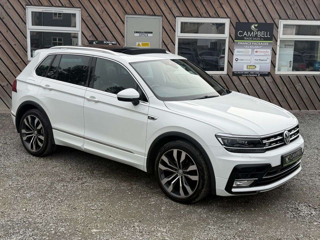 A 2017 VOLKSWAGEN TIGUAN 2.0 TDI BlueMotion Tech R-Line SUV 5dr Diesel DSG Euro 6 (s/s) (150 ps) A 2017 VOLKSWAGEN TIGUAN 2.0 TDI BlueMotion Tech R-Line SUV 5dr Diesel DSG Euro 6 (s/s) (150 ps)