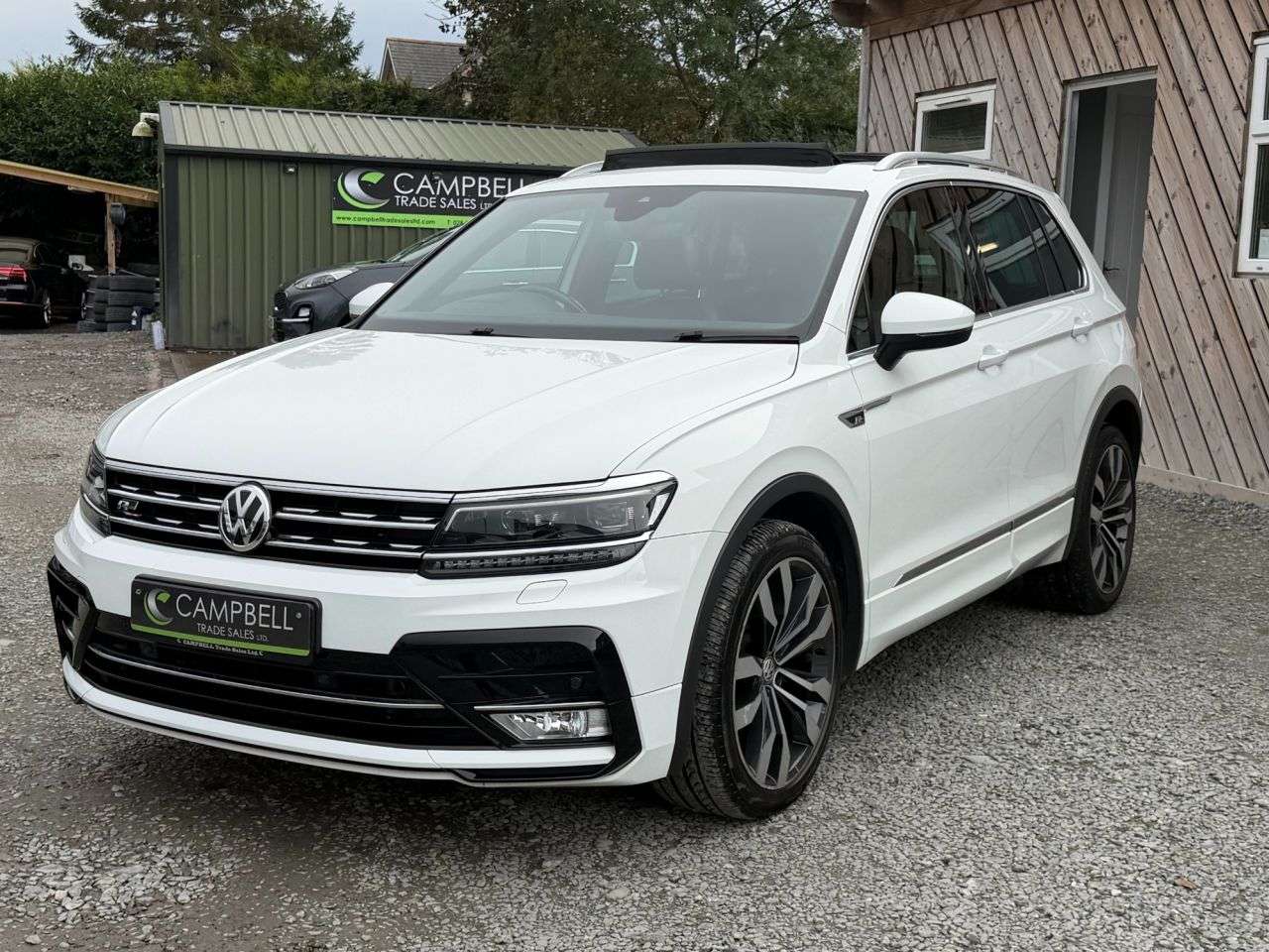 A 2017 VOLKSWAGEN TIGUAN 2.0 TDI BlueMotion Tech R-Line SUV 5dr Diesel DSG Euro 6 (s/s) (150 ps) A 2017 VOLKSWAGEN TIGUAN 2.0 TDI BlueMotion Tech R-Line SUV 5dr Diesel DSG Euro 6 (s/s) (150 ps)