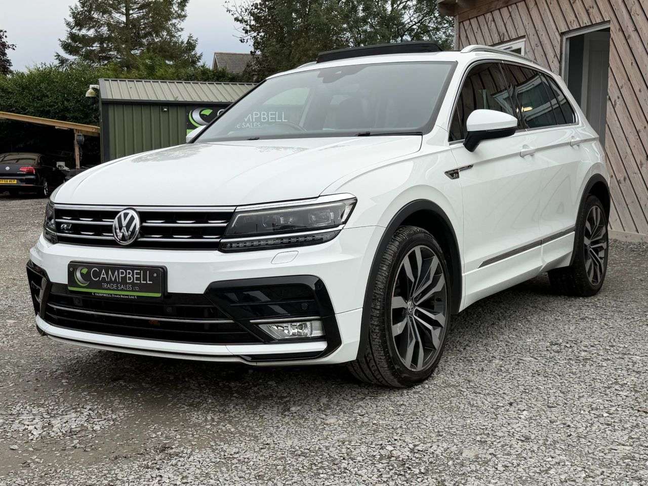 A 2017 VOLKSWAGEN TIGUAN 2.0 TDI BlueMotion Tech R-Line SUV 5dr Diesel DSG Euro 6 (s/s) (150 ps) A 2017 VOLKSWAGEN TIGUAN 2.0 TDI BlueMotion Tech R-Line SUV 5dr Diesel DSG Euro 6 (s/s) (150 ps)
