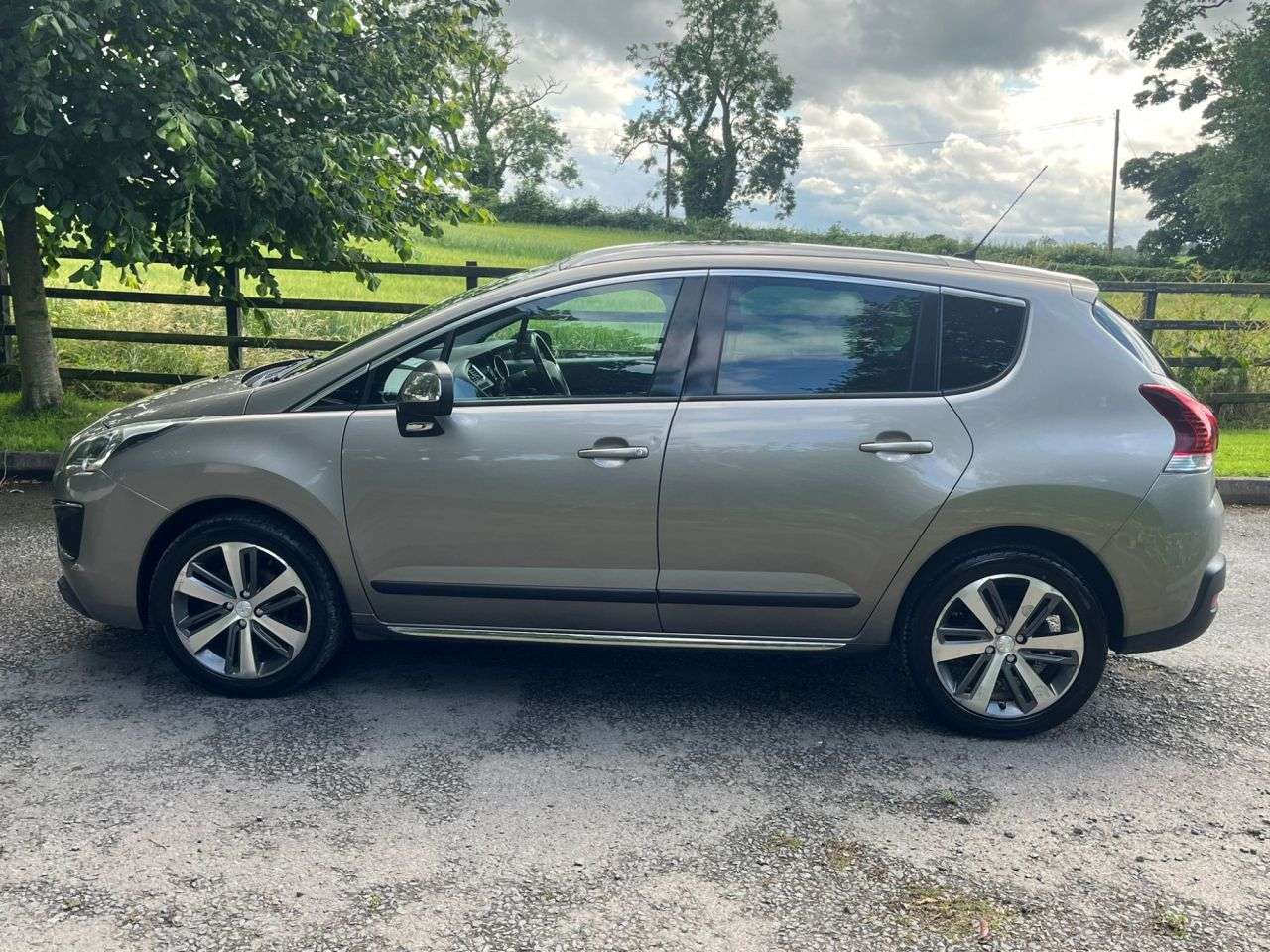 2014 PEUGEOT 3008 2014 PEUGEOT 3008