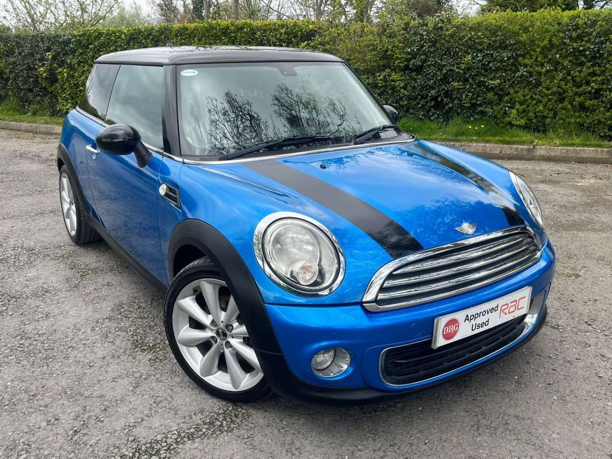 Check out this Mini Hatch Cooper 2011 Petrol Manual
