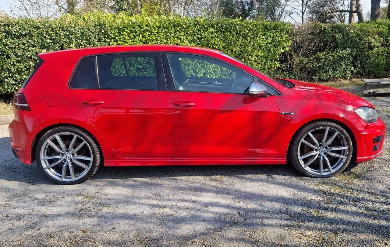 A 2014 VOLKSWAGEN GOLF 2.0 R 5d 298 BHP A 2014 VOLKSWAGEN GOLF 2.0 R 5d 298 BHP