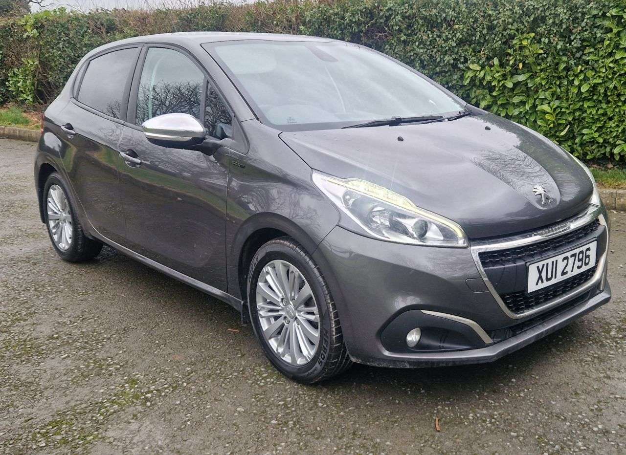 A 2019 PEUGEOT 208 1.2 PureTech Signature Hatchback 5dr Petrol Manual Euro 6 (s/s) (82 ps) A 2019 PEUGEOT 208 1.2 PureTech Signature Hatchback 5dr Petrol Manual Euro 6 (s/s) (82 ps)