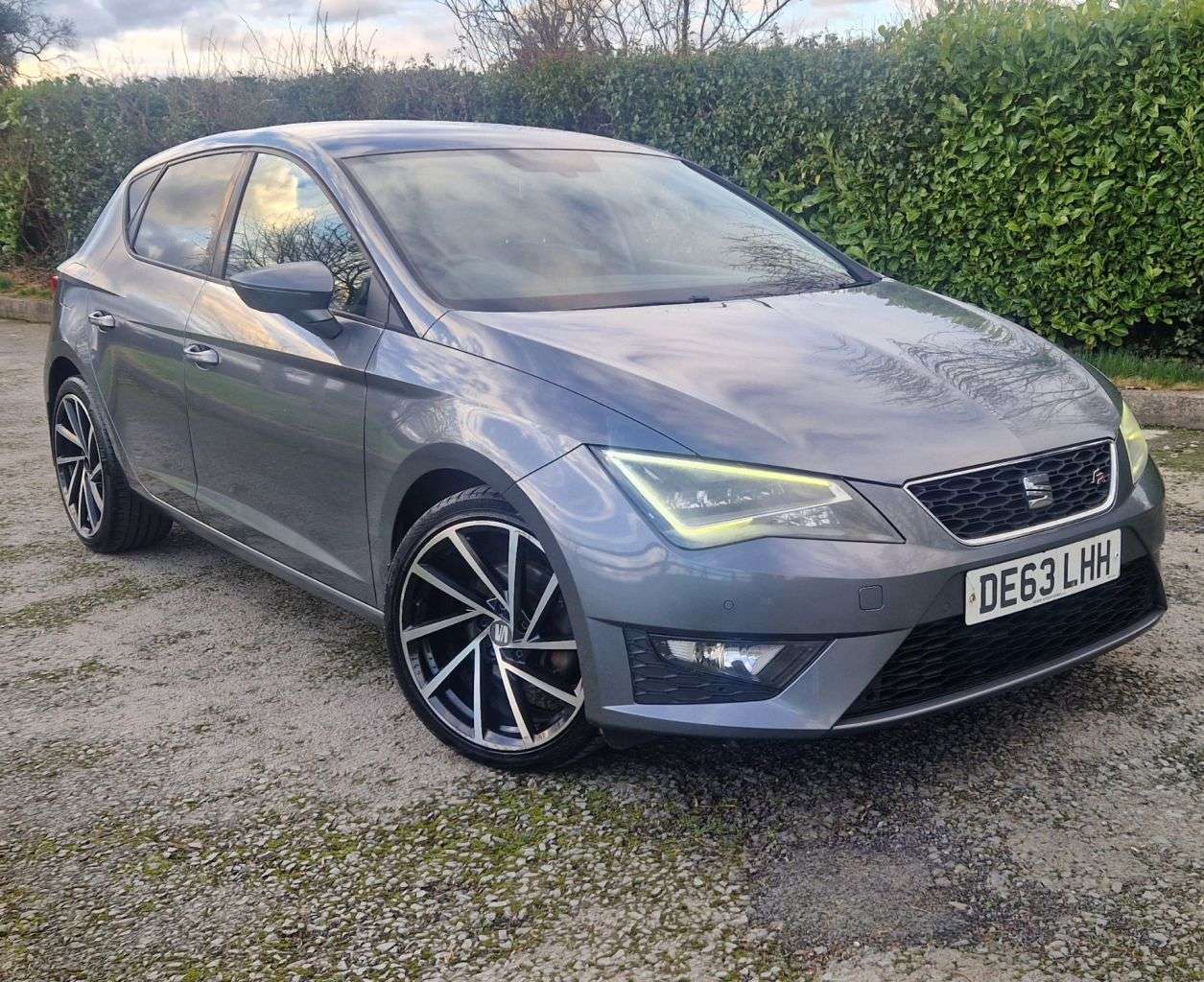 A null SEAT LEON 2.0 TDI CR FR Hatchback 5dr Diesel Manual Euro 5 (s/s) (150 ps) A null SEAT LEON 2.0 TDI CR FR Hatchback 5dr Diesel Manual Euro 5 (s/s) (150 ps)