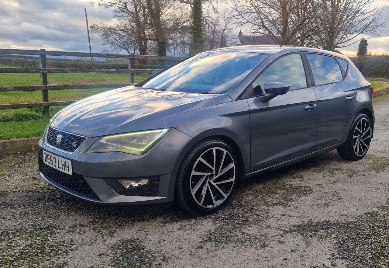 A null SEAT LEON 2.0 TDI CR FR Hatchback 5dr Diesel Manual Euro 5 (s/s) (150 ps) A null SEAT LEON 2.0 TDI CR FR Hatchback 5dr Diesel Manual Euro 5 (s/s) (150 ps)