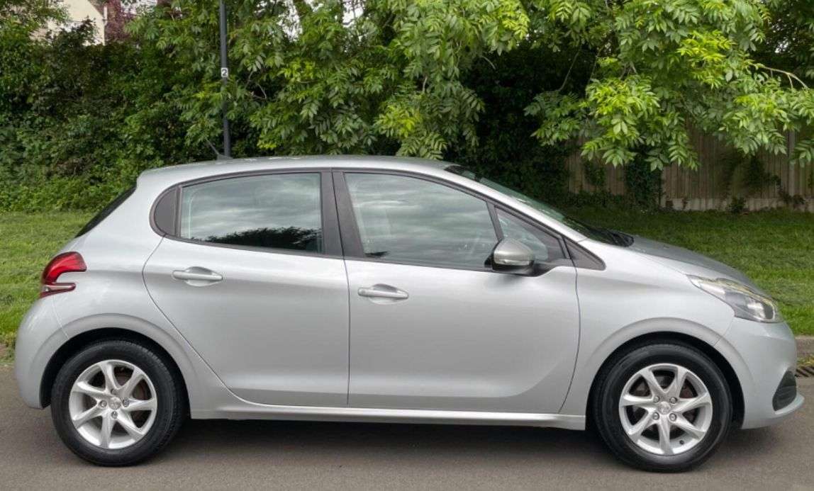 A 2016 PEUGEOT 208 1.6 BlueHDi Active Hatchback 5dr Diesel Manual Euro 6 (75 ps) A 2016 PEUGEOT 208 1.6 BlueHDi Active Hatchback 5dr Diesel Manual Euro 6 (75 ps)