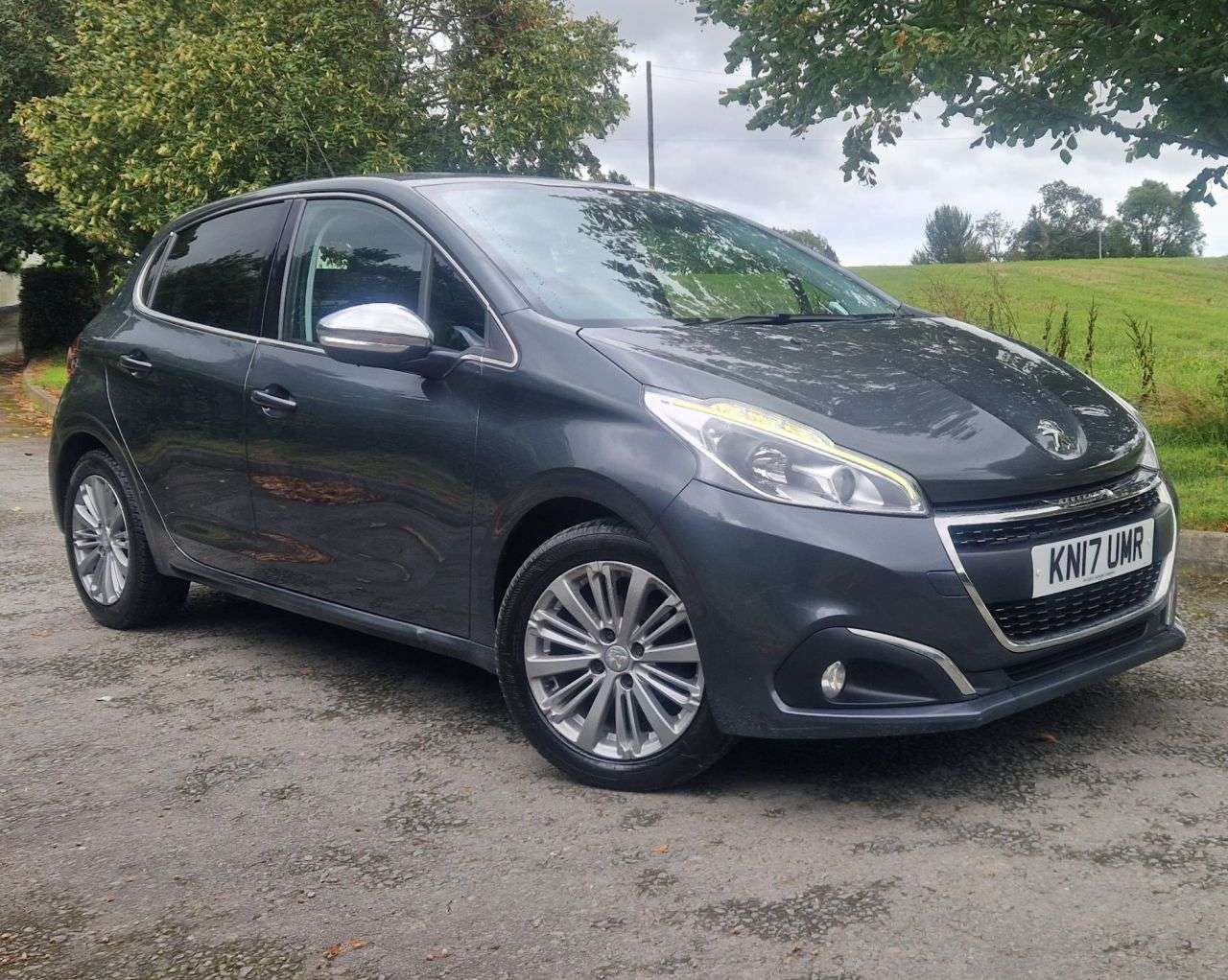 A 2017 PEUGEOT 208 1.2 PureTech Allure Hatchback 5dr Petrol Manual Euro 6 (82 ps) A 2017 PEUGEOT 208 1.2 PureTech Allure Hatchback 5dr Petrol Manual Euro 6 (82 ps)