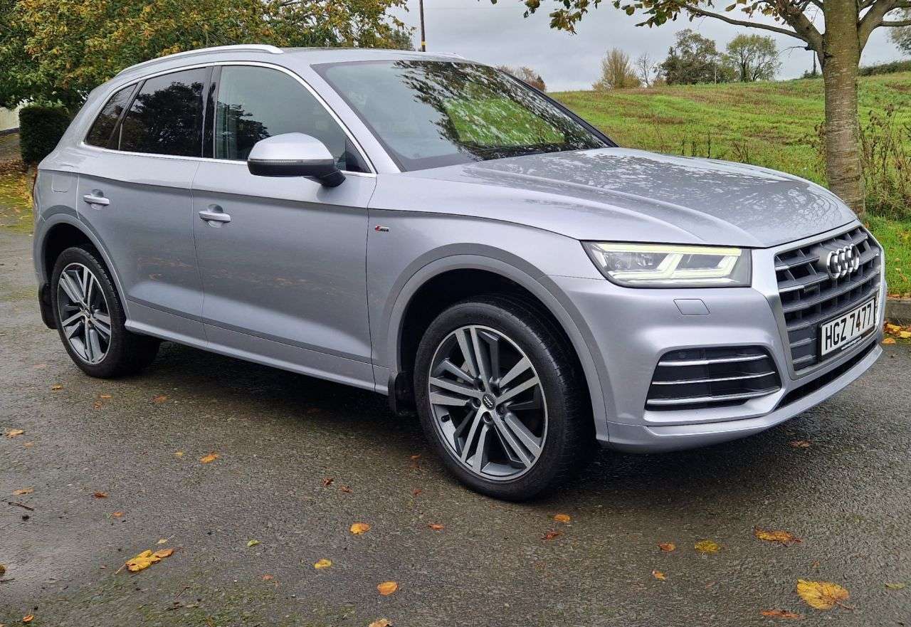 A 2017 AUDI Q5 2.0 TFSI S line SUV 5dr Petrol S Tronic quattro Euro 6 (s/s) (252 ps) A 2017 AUDI Q5 2.0 TFSI S line SUV 5dr Petrol S Tronic quattro Euro 6 (s/s) (252 ps)