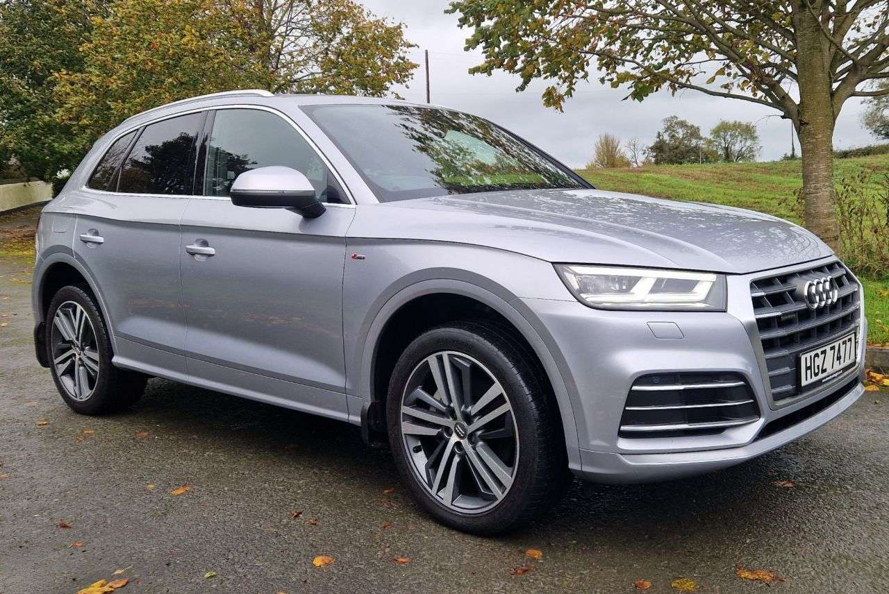 A 2017 AUDI Q5 2.0 TFSI S line SUV 5dr Petrol S Tronic quattro Euro 6 (s/s) (252 ps) A 2017 AUDI Q5 2.0 TFSI S line SUV 5dr Petrol S Tronic quattro Euro 6 (s/s) (252 ps)