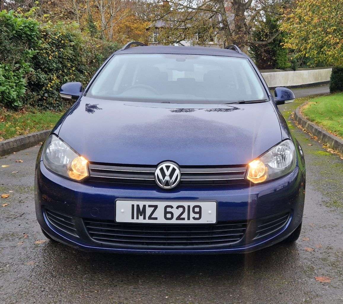 A 2010 VOLKSWAGEN GOLF 1.6 TDI SE Estate 5dr Diesel Manual Euro 5 (105 ps) A 2010 VOLKSWAGEN GOLF 1.6 TDI SE Estate 5dr Diesel Manual Euro 5 (105 ps)