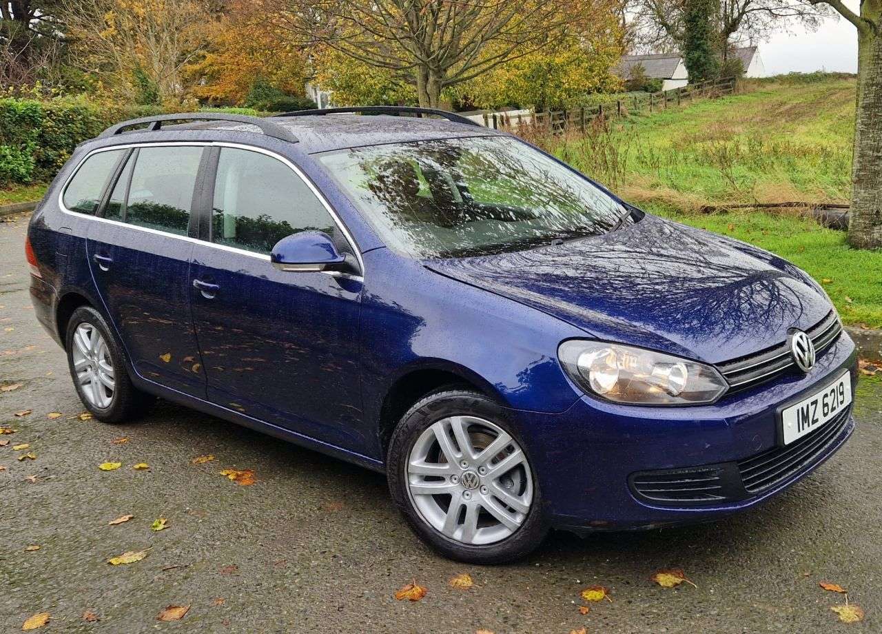 A 2010 VOLKSWAGEN GOLF 1.6 TDI SE Estate 5dr Diesel Manual Euro 5 (105 ps) A 2010 VOLKSWAGEN GOLF 1.6 TDI SE Estate 5dr Diesel Manual Euro 5 (105 ps)