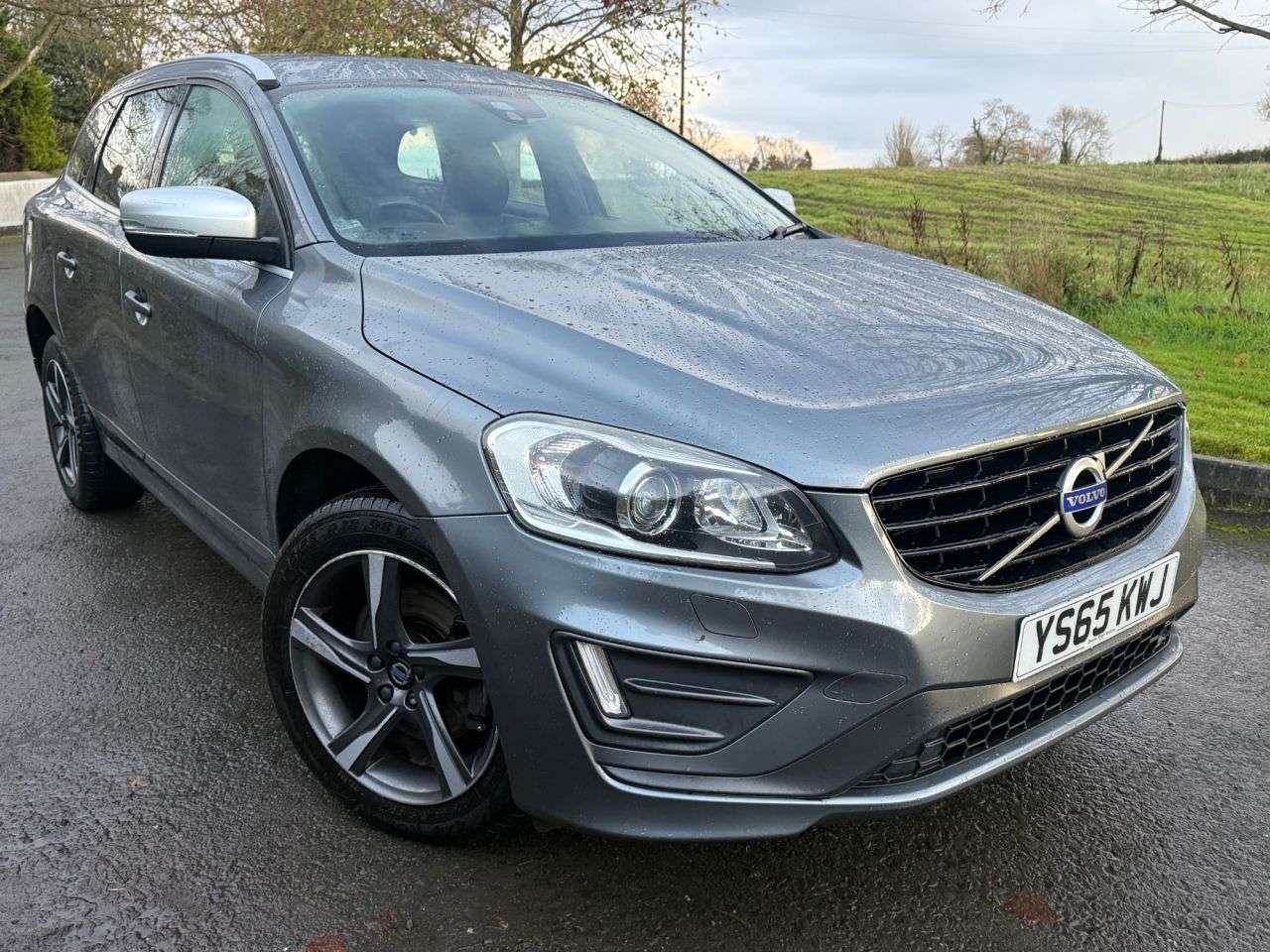 A 2015 VOLVO XC60 2.4 D4 R-Design Lux Nav SUV 5dr Diesel Auto AWD Euro 6 (s/s) (190 ps) A 2015 VOLVO XC60 2.4 D4 R-Design Lux Nav SUV 5dr Diesel Auto AWD Euro 6 (s/s) (190 ps)