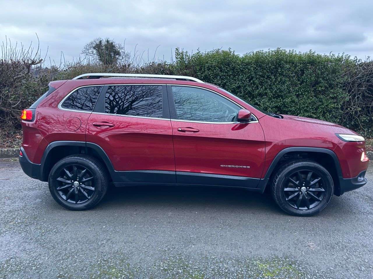 A 2017 JEEP CHEROKEE 2.2 MultiJetII Limited SUV 5dr Diesel Auto 4WD Euro 6 (s/s) (200 ps) A 2017 JEEP CHEROKEE 2.2 MultiJetII Limited SUV 5dr Diesel Auto 4WD Euro 6 (s/s) (200 ps)