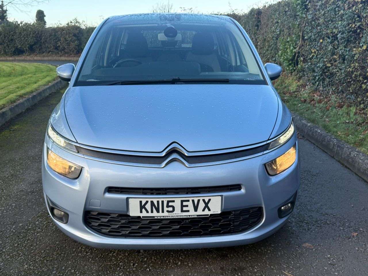 A 2015 CITROEN GRAND C4 PICASSO 1.6 e-HDi VTR+ MPV 5dr Diesel Manual Euro 5 (s/s) (115 ps) A 2015 CITROEN GRAND C4 PICASSO 1.6 e-HDi VTR+ MPV 5dr Diesel Manual Euro 5 (s/s) (115 ps)