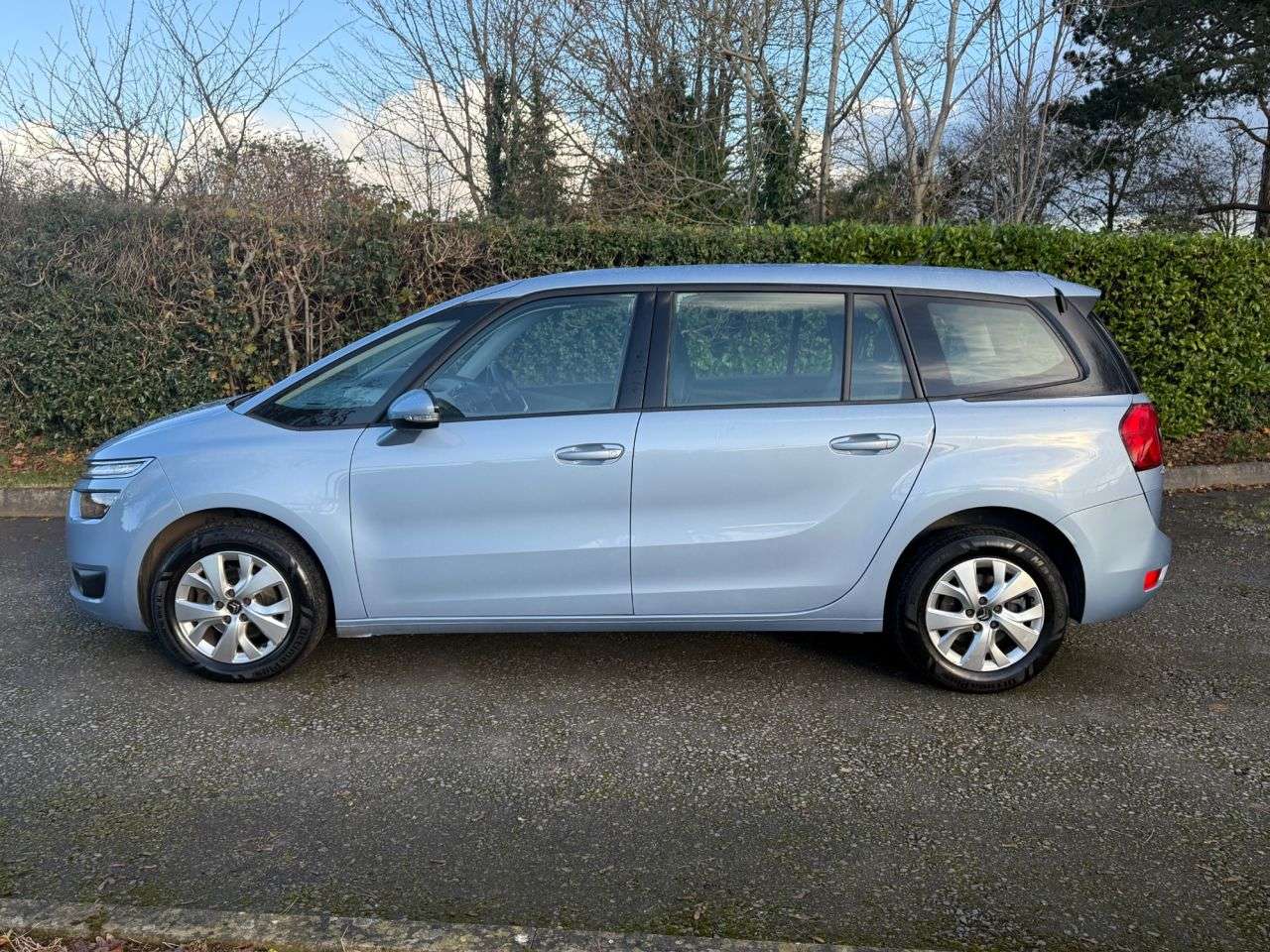 A 2015 CITROEN GRAND C4 PICASSO 1.6 e-HDi VTR+ MPV 5dr Diesel Manual Euro 5 (s/s) (115 ps) A 2015 CITROEN GRAND C4 PICASSO 1.6 e-HDi VTR+ MPV 5dr Diesel Manual Euro 5 (s/s) (115 ps)