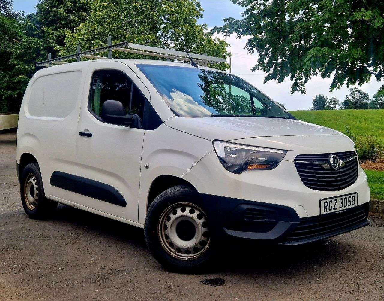 A 2020 VAUXHALL COMBO 1.5 Turbo D 2000 Edition Panel Van 4dr Diesel Manual L1 H1 Euro 6 (s/s) (10 A 2020 VAUXHALL COMBO 1.5 Turbo D 2000 Edition Panel Van 4dr Diesel Manual L1 H1 Euro 6 (s/s) (10