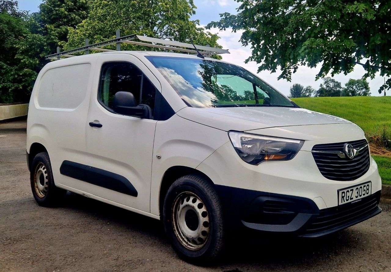 A 2020 VAUXHALL COMBO 1.5 Turbo D 2000 Edition Panel Van 4dr Diesel Manual L1 H1 Euro 6 (s/s) (10 A 2020 VAUXHALL COMBO 1.5 Turbo D 2000 Edition Panel Van 4dr Diesel Manual L1 H1 Euro 6 (s/s) (10