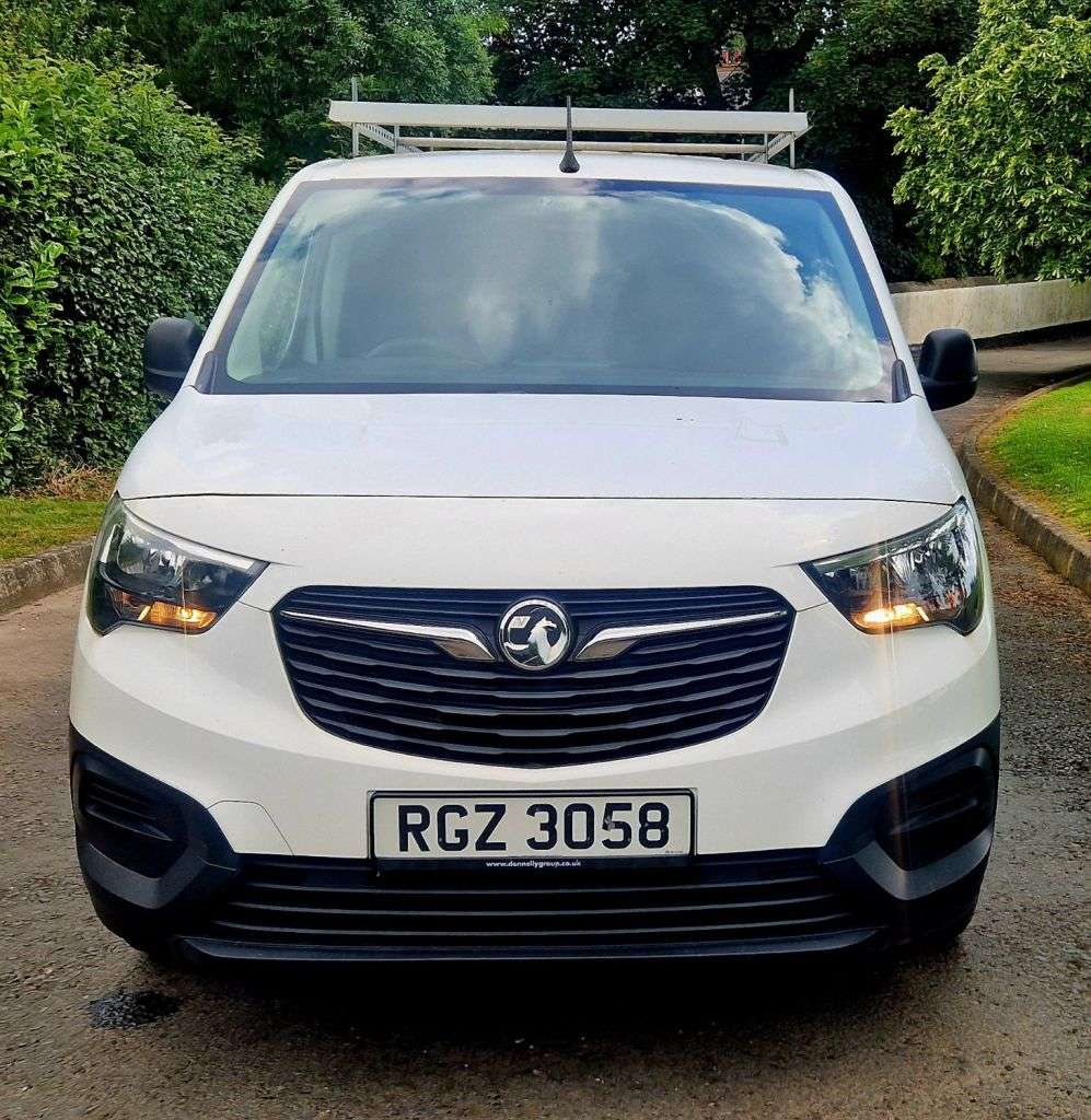 A 2020 VAUXHALL COMBO 1.5 Turbo D 2000 Edition Panel Van 4dr Diesel Manual L1 H1 Euro 6 (s/s) (10 A 2020 VAUXHALL COMBO 1.5 Turbo D 2000 Edition Panel Van 4dr Diesel Manual L1 H1 Euro 6 (s/s) (10
