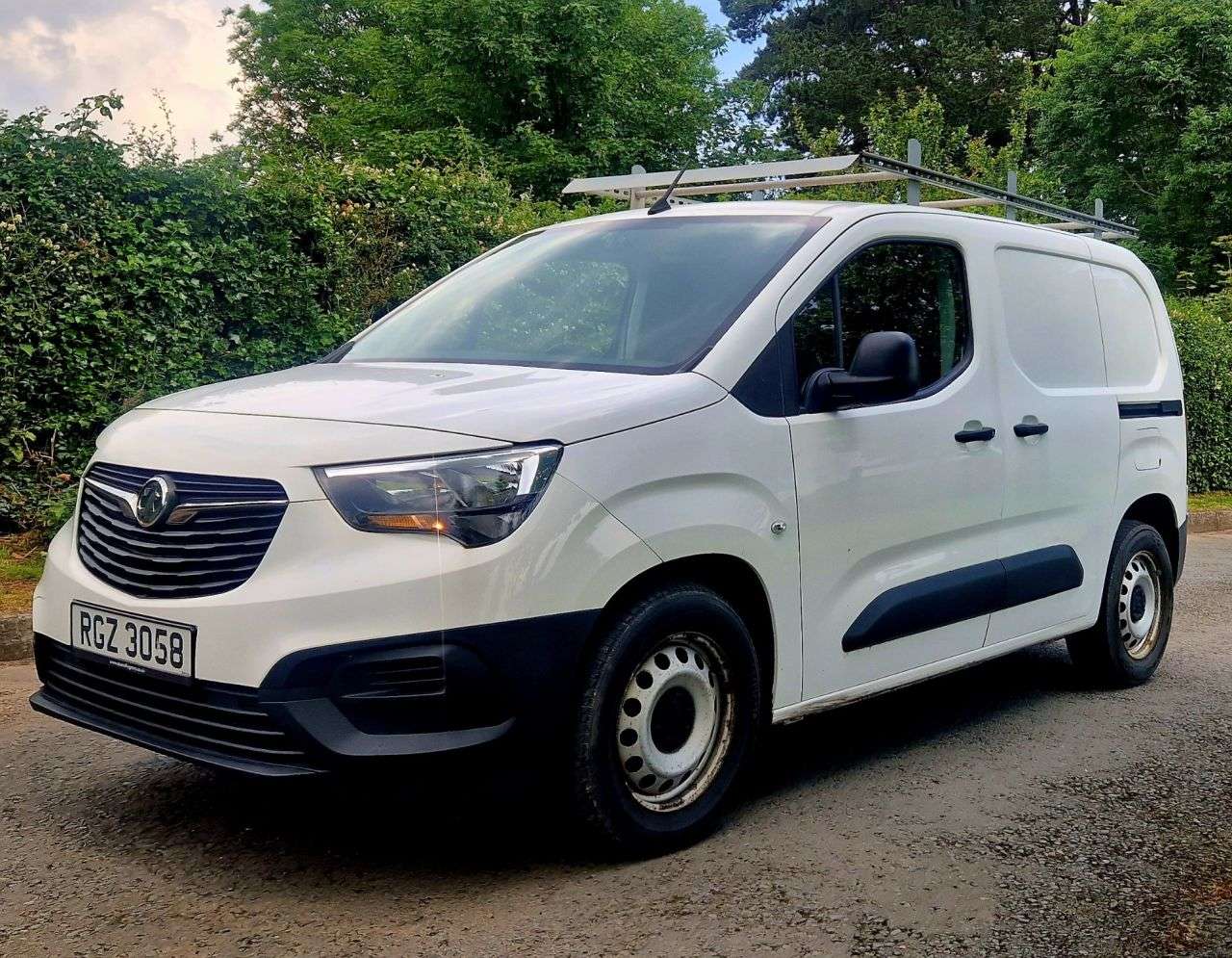A 2020 VAUXHALL COMBO 1.5 Turbo D 2000 Edition Panel Van 4dr Diesel Manual L1 H1 Euro 6 (s/s) (10 A 2020 VAUXHALL COMBO 1.5 Turbo D 2000 Edition Panel Van 4dr Diesel Manual L1 H1 Euro 6 (s/s) (10