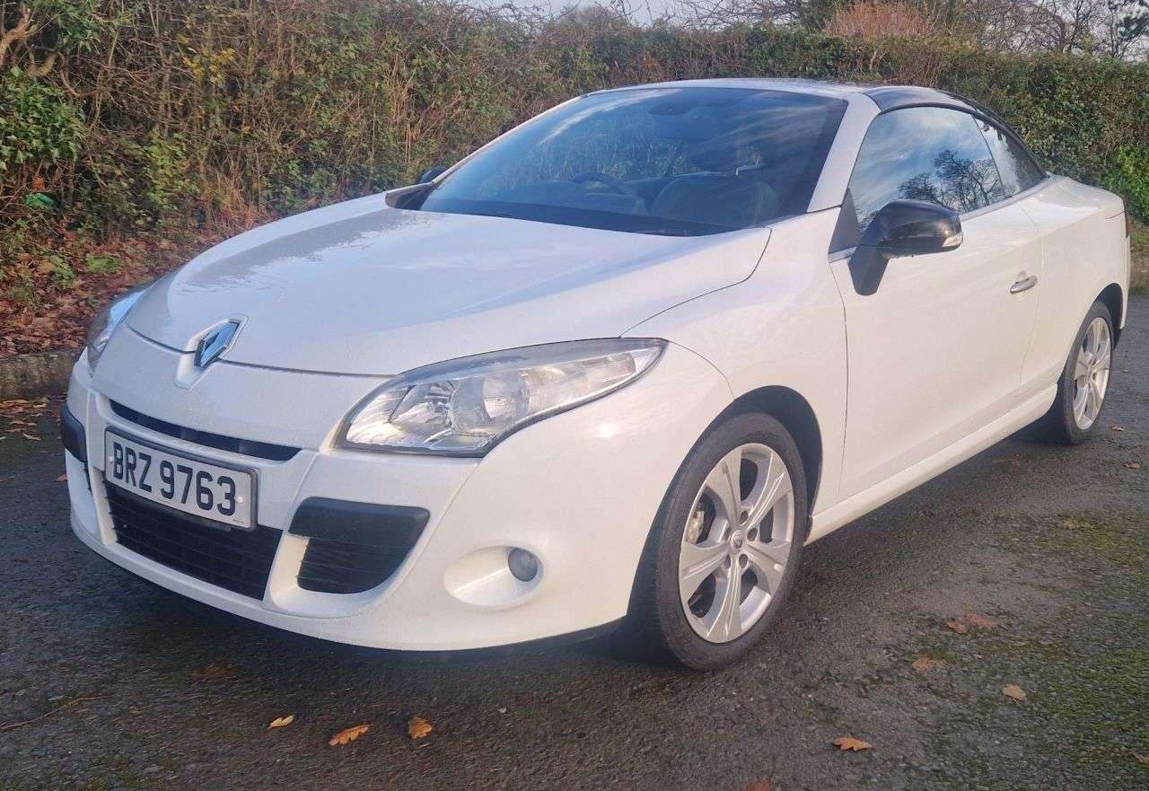 A 2010 RENAULT MEGANE 1.9 dCi Dynamique TomTom Convertible 2dr Diesel Manual Euro 5 (130 ps) A 2010 RENAULT MEGANE 1.9 dCi Dynamique TomTom Convertible 2dr Diesel Manual Euro 5 (130 ps)
