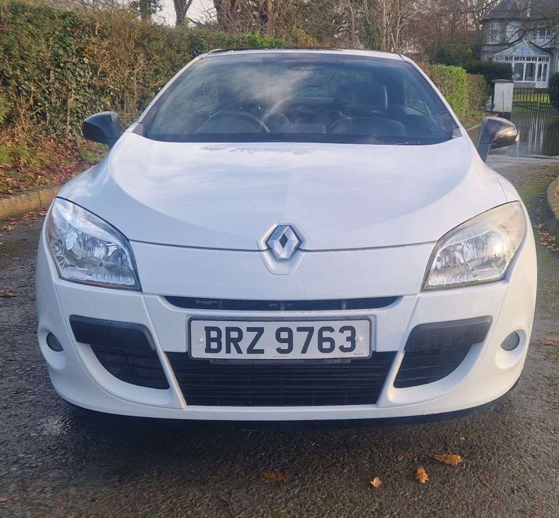 A 2010 RENAULT MEGANE 1.9 dCi Dynamique TomTom Convertible 2dr Diesel Manual Euro 5 (130 ps) A 2010 RENAULT MEGANE 1.9 dCi Dynamique TomTom Convertible 2dr Diesel Manual Euro 5 (130 ps)