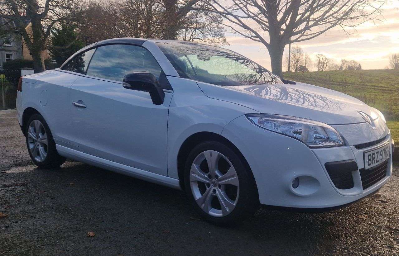 A 2010 RENAULT MEGANE 1.9 dCi Dynamique TomTom Convertible 2dr Diesel Manual Euro 5 (130 ps) A 2010 RENAULT MEGANE 1.9 dCi Dynamique TomTom Convertible 2dr Diesel Manual Euro 5 (130 ps)