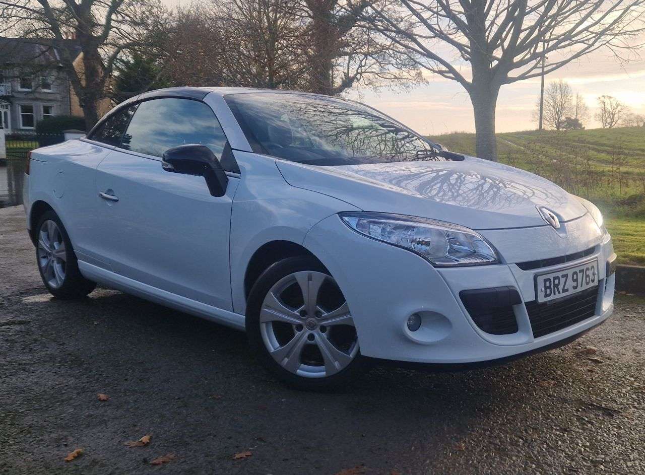 A 2010 RENAULT MEGANE 1.9 dCi Dynamique TomTom Convertible 2dr Diesel Manual Euro 5 (130 ps) A 2010 RENAULT MEGANE 1.9 dCi Dynamique TomTom Convertible 2dr Diesel Manual Euro 5 (130 ps)