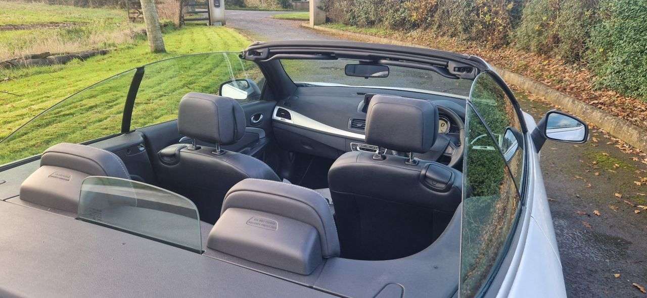 2010 RENAULT MEGANE 2010 RENAULT MEGANE