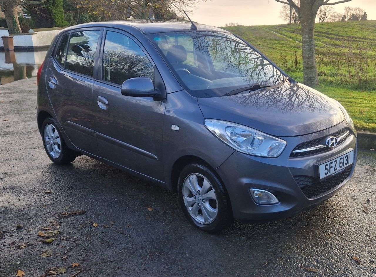 A 2013 HYUNDAI I10 1.2 Style Hatchback 5dr Petrol Manual Euro 5 (85 bhp) A 2013 HYUNDAI I10 1.2 Style Hatchback 5dr Petrol Manual Euro 5 (85 bhp)