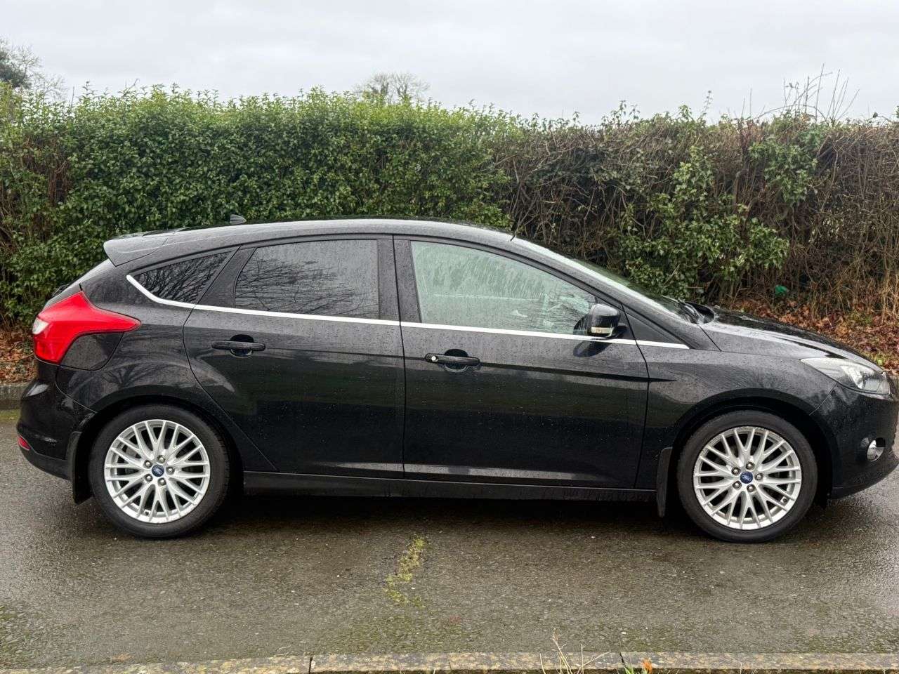 A 2014 FORD FOCUS 1.0T EcoBoost Zetec Hatchback 5dr Petrol Manual Euro 5 (s/s) (100 ps) A 2014 FORD FOCUS 1.0T EcoBoost Zetec Hatchback 5dr Petrol Manual Euro 5 (s/s) (100 ps)