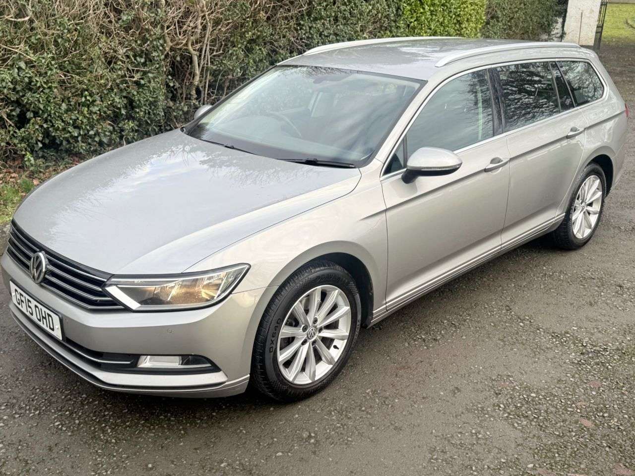 A 2015 VOLKSWAGEN PASSAT 1.6 TDI BlueMotion Tech SE Estate 5dr Diesel Manual Euro 6 (s/s) (120 ps) A 2015 VOLKSWAGEN PASSAT 1.6 TDI BlueMotion Tech SE Estate 5dr Diesel Manual Euro 6 (s/s) (120 ps)