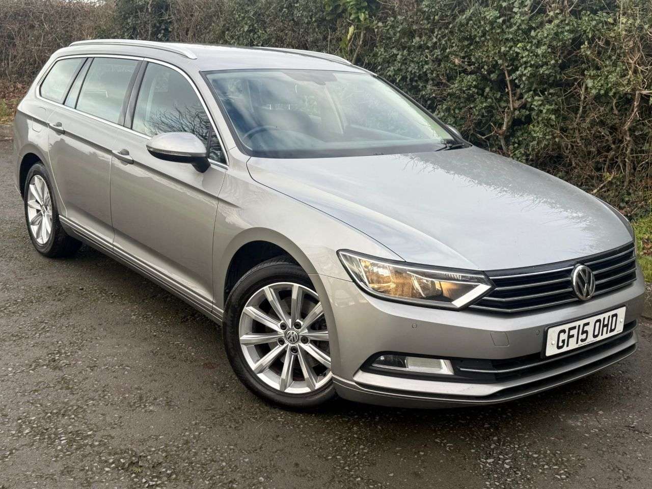 A 2015 VOLKSWAGEN PASSAT 1.6 TDI BlueMotion Tech SE Estate 5dr Diesel Manual Euro 6 (s/s) (120 ps) A 2015 VOLKSWAGEN PASSAT 1.6 TDI BlueMotion Tech SE Estate 5dr Diesel Manual Euro 6 (s/s) (120 ps)