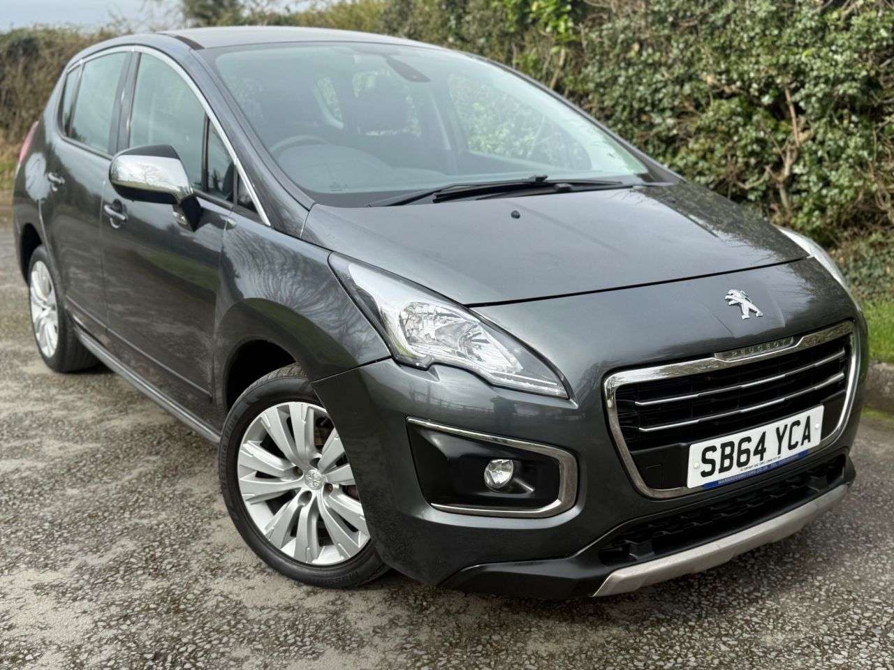 A 2014 PEUGEOT 3008 1.6 HDi Active SUV 5dr Diesel Manual Euro 5 (115 ps) A 2014 PEUGEOT 3008 1.6 HDi Active SUV 5dr Diesel Manual Euro 5 (115 ps)