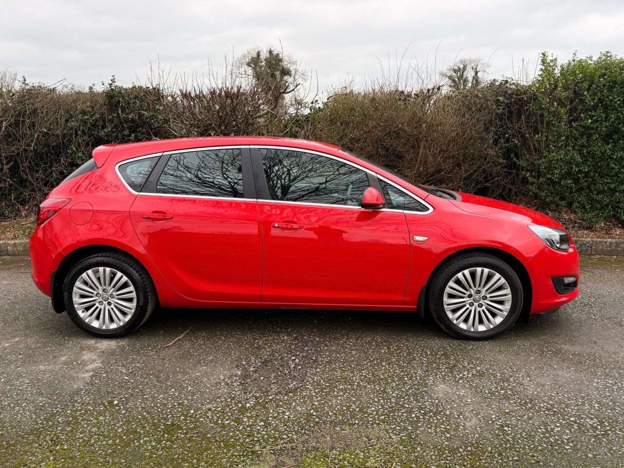 A 2015 VAUXHALL ASTRA 1.6 16v Excite Hatchback 5dr Petrol Manual Euro 5 (115 ps) A 2015 VAUXHALL ASTRA 1.6 16v Excite Hatchback 5dr Petrol Manual Euro 5 (115 ps)