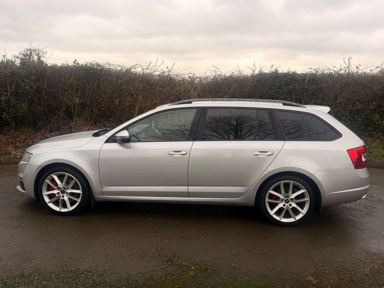A 2013 SKODA OCTAVIA 2.0 TFSI vRS Estate 5dr Petrol Manual Euro 6 (s/s) (220 ps) A 2013 SKODA OCTAVIA 2.0 TFSI vRS Estate 5dr Petrol Manual Euro 6 (s/s) (220 ps)