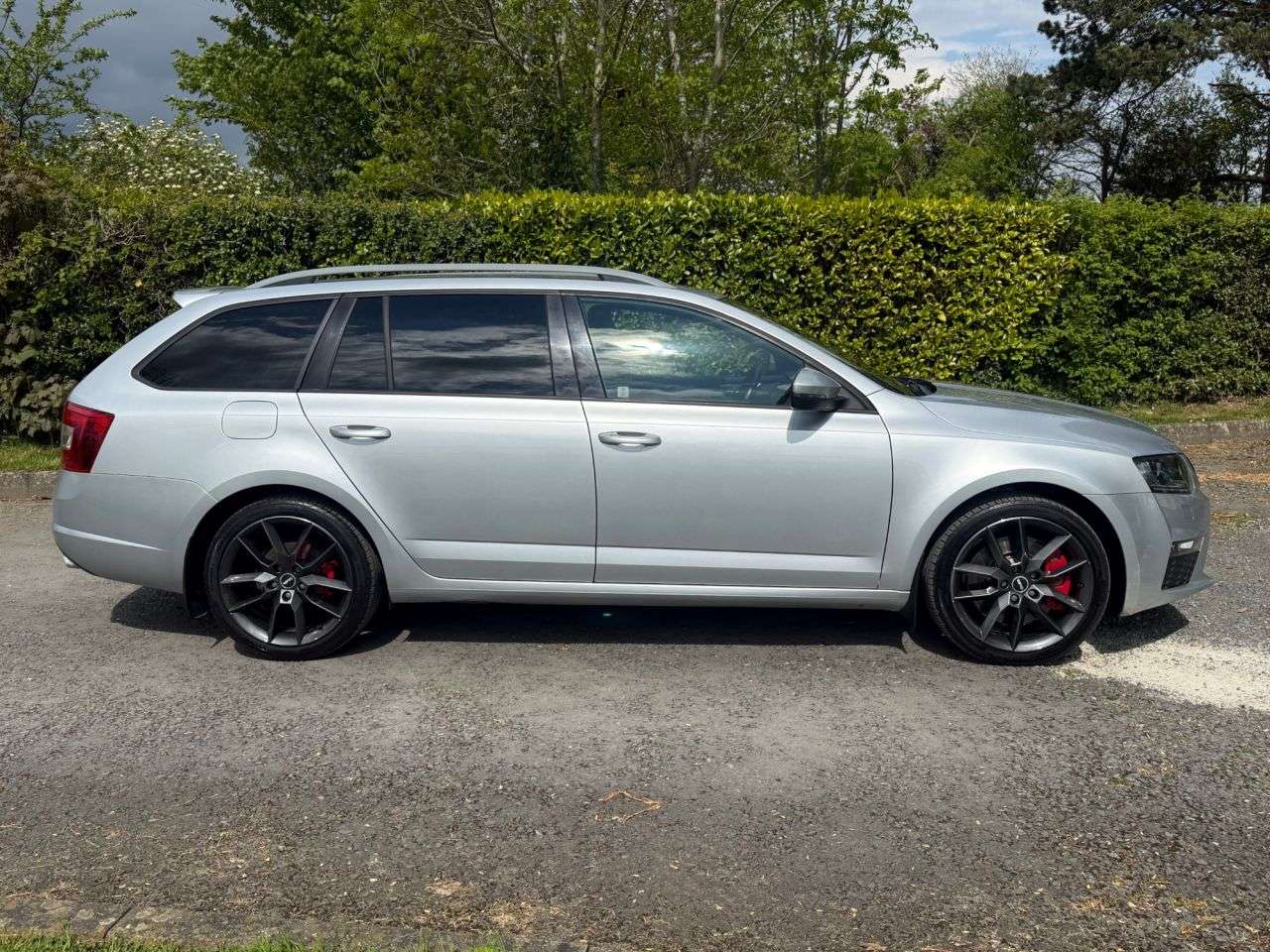 A 2013 SKODA OCTAVIA 2.0 TFSI vRS Estate 5dr Petrol Manual Euro 6 (s/s) (220 ps) A 2013 SKODA OCTAVIA 2.0 TFSI vRS Estate 5dr Petrol Manual Euro 6 (s/s) (220 ps)