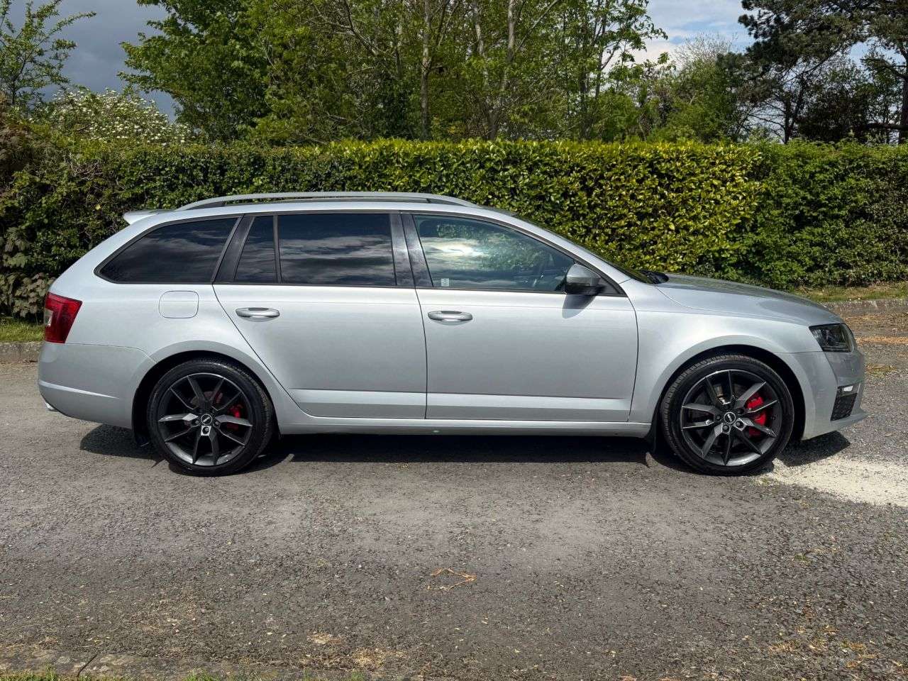 A 2013 SKODA OCTAVIA 2.0 TFSI vRS Estate 5dr Petrol Manual Euro 6 (s/s) (220 ps) A 2013 SKODA OCTAVIA 2.0 TFSI vRS Estate 5dr Petrol Manual Euro 6 (s/s) (220 ps)