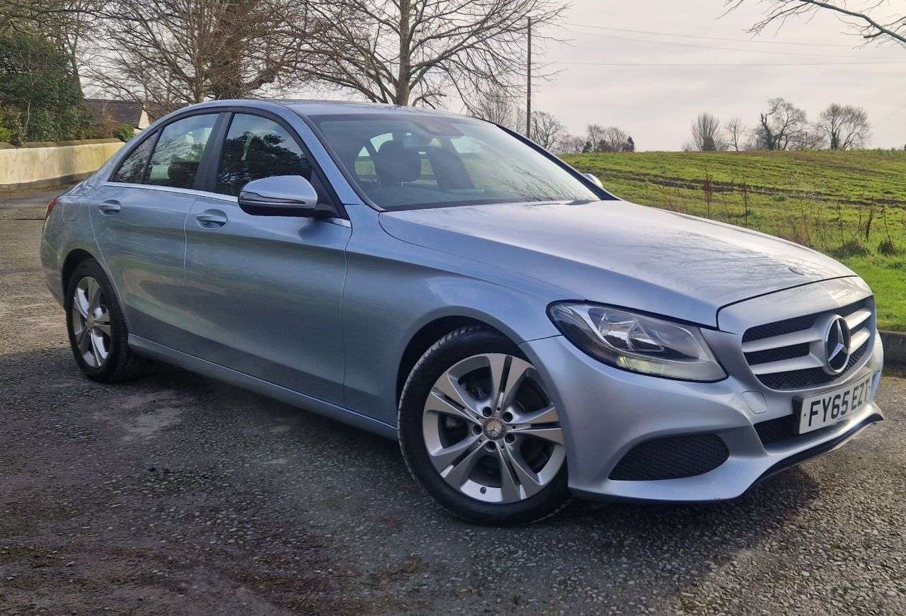 A 2015 MERCEDES-BENZ C-CLASS 2.1 C220d SE Saloon 4dr Diesel Manual Euro 6 (s/s) (170 ps) A 2015 MERCEDES-BENZ C-CLASS 2.1 C220d SE Saloon 4dr Diesel Manual Euro 6 (s/s) (170 ps)