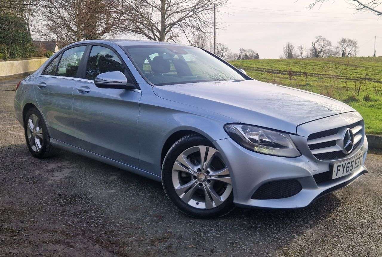 A 2015 MERCEDES-BENZ C-CLASS 2.1 C220d SE Saloon 4dr Diesel Manual Euro 6 (s/s) (170 ps) A 2015 MERCEDES-BENZ C-CLASS 2.1 C220d SE Saloon 4dr Diesel Manual Euro 6 (s/s) (170 ps)