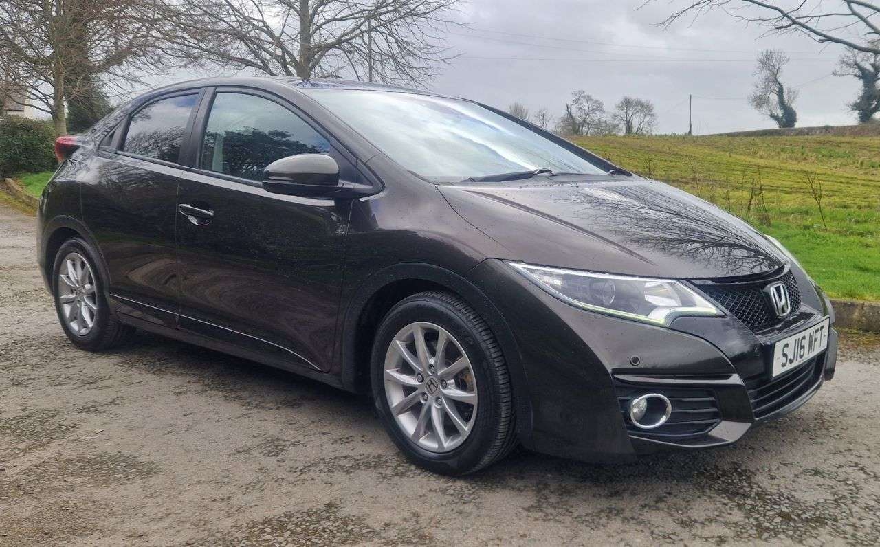 A 2016 HONDA CIVIC 1.6 i-DTEC SR Hatchback 5dr Diesel Manual Euro 5 (s/s) (120 ps) A 2016 HONDA CIVIC 1.6 i-DTEC SR Hatchback 5dr Diesel Manual Euro 5 (s/s) (120 ps)