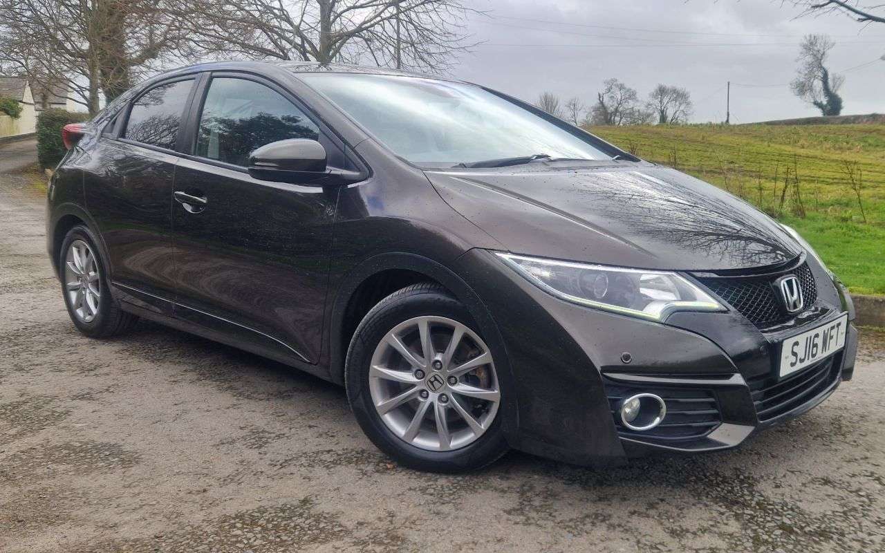 A 2016 HONDA CIVIC 1.6 i-DTEC SR Hatchback 5dr Diesel Manual Euro 5 (s/s) (120 ps) A 2016 HONDA CIVIC 1.6 i-DTEC SR Hatchback 5dr Diesel Manual Euro 5 (s/s) (120 ps)
