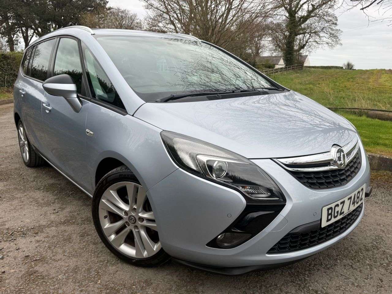A 2016 VAUXHALL ZAFIRA TOURER 1.6 CDTi ecoFLEX SRi MPV 5dr Diesel Manual Euro 6 (s/s) (136 ps) A 2016 VAUXHALL ZAFIRA TOURER 1.6 CDTi ecoFLEX SRi MPV 5dr Diesel Manual Euro 6 (s/s) (136 ps)