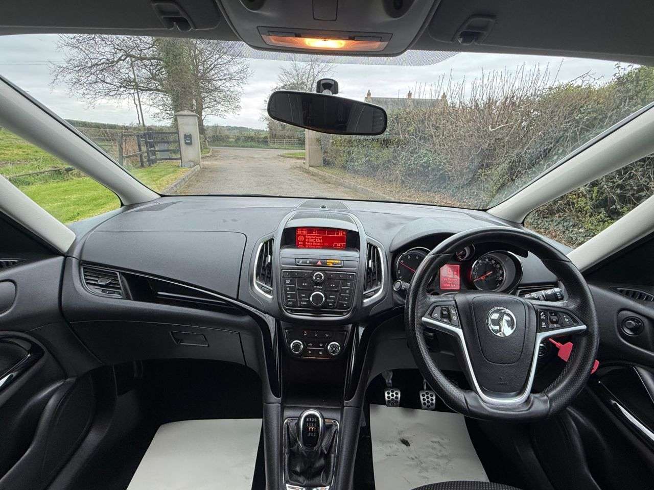 A 2016 VAUXHALL ZAFIRA TOURER 1.6 CDTi ecoFLEX SRi MPV 5dr Diesel Manual Euro 6 (s/s) (136 ps) A 2016 VAUXHALL ZAFIRA TOURER 1.6 CDTi ecoFLEX SRi MPV 5dr Diesel Manual Euro 6 (s/s) (136 ps)