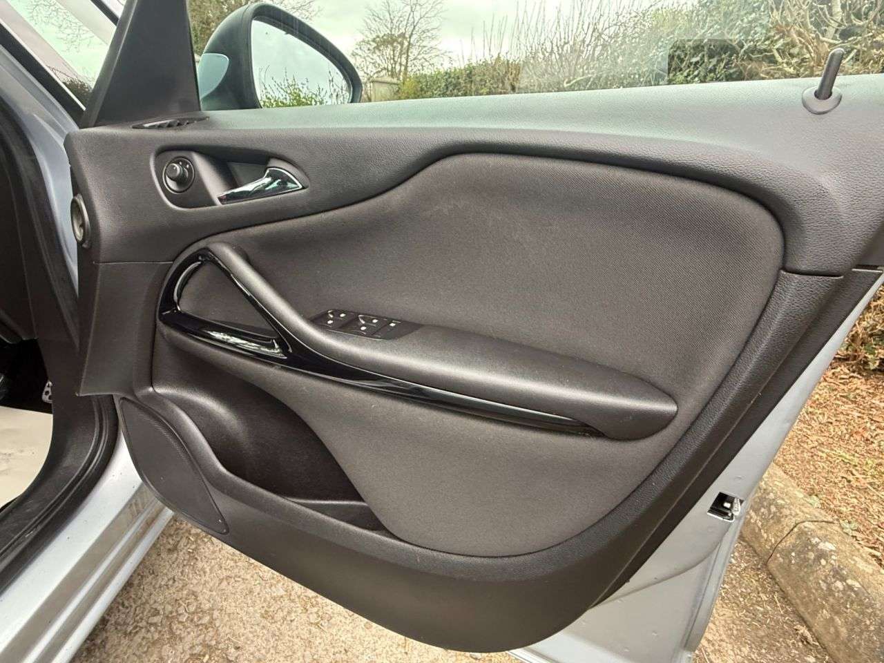 A 2016 VAUXHALL ZAFIRA TOURER 1.6 CDTi ecoFLEX SRi MPV 5dr Diesel Manual Euro 6 (s/s) (136 ps) A 2016 VAUXHALL ZAFIRA TOURER 1.6 CDTi ecoFLEX SRi MPV 5dr Diesel Manual Euro 6 (s/s) (136 ps)