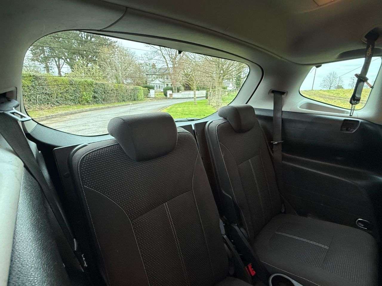 A 2016 VAUXHALL ZAFIRA TOURER 1.6 CDTi ecoFLEX SRi MPV 5dr Diesel Manual Euro 6 (s/s) (136 ps) A 2016 VAUXHALL ZAFIRA TOURER 1.6 CDTi ecoFLEX SRi MPV 5dr Diesel Manual Euro 6 (s/s) (136 ps)