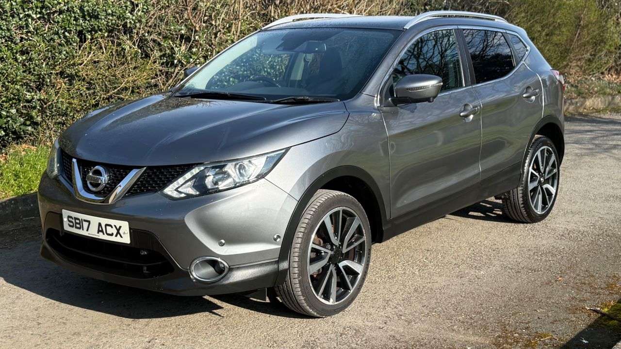 A 2017 NISSAN QASHQAI 1.5 dCi Tekna SUV 5dr Diesel Manual 2WD Euro 6 (s/s) (110 ps) A 2017 NISSAN QASHQAI 1.5 dCi Tekna SUV 5dr Diesel Manual 2WD Euro 6 (s/s) (110 ps)