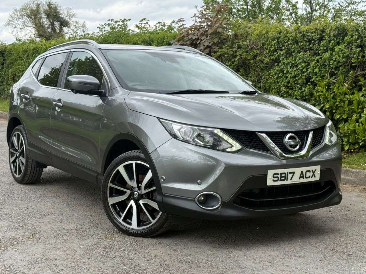 A 2017 NISSAN QASHQAI 1.5 dCi Tekna SUV 5dr Diesel Manual 2WD Euro 6 (s/s) (110 ps) A 2017 NISSAN QASHQAI 1.5 dCi Tekna SUV 5dr Diesel Manual 2WD Euro 6 (s/s) (110 ps)
