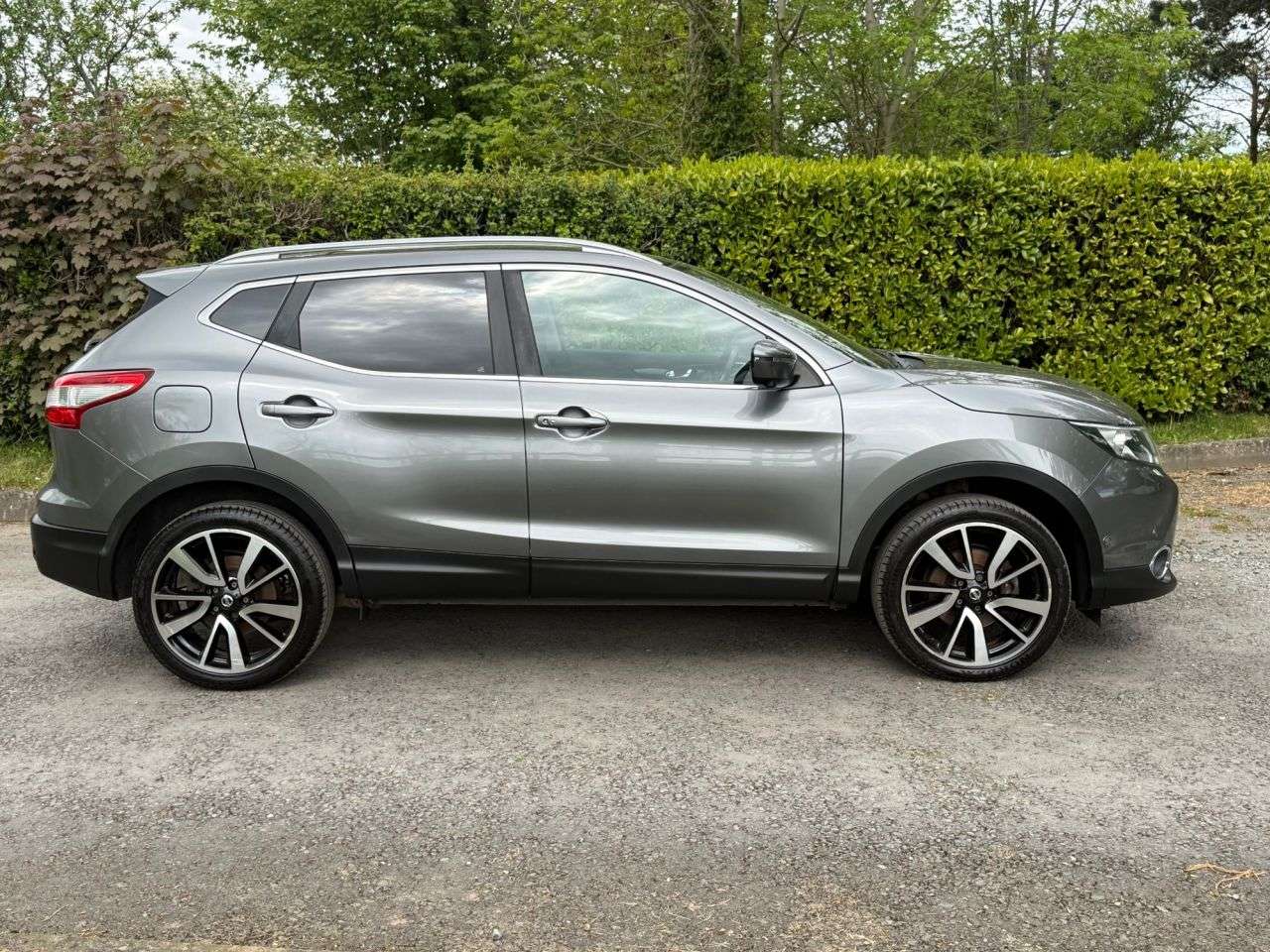 A 2017 NISSAN QASHQAI 1.5 dCi Tekna SUV 5dr Diesel Manual 2WD Euro 6 (s/s) (110 ps) A 2017 NISSAN QASHQAI 1.5 dCi Tekna SUV 5dr Diesel Manual 2WD Euro 6 (s/s) (110 ps)